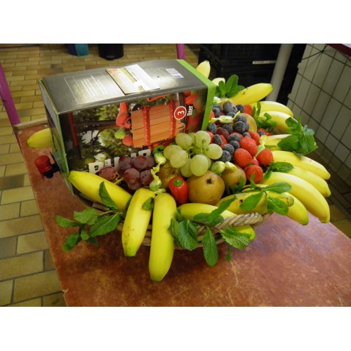 Fruitmand diverse maten vanaf € 7,50 geef eens een fruitmandje weg, daar kun je iemand heel blij mee maken 